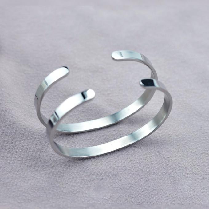 Mode-C-förmige offene Armband-Edelstahl-Charme-Armband-Armband-Frauen-kundenspezifische Armband-Frauen-Armbänder