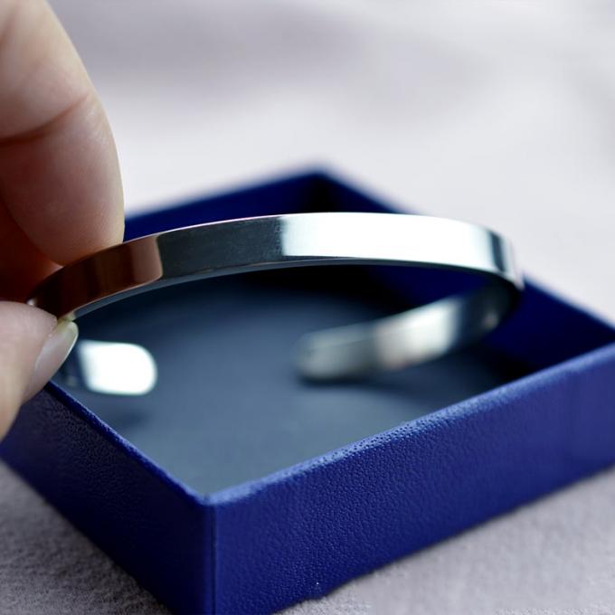 Mode-C-förmige offene Armband-Edelstahl-Charme-Armband-Armband-Frauen-kundenspezifische Armband-Frauen-Armbänder