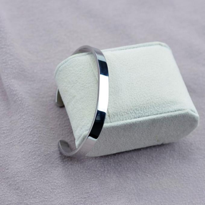Mode-C-förmige offene Armband-Edelstahl-Charme-Armband-Armband-Frauen-kundenspezifische Armband-Frauen-Armbänder