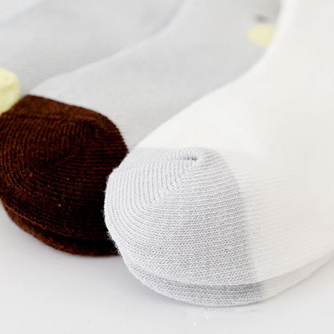 Baby trifft Biobaumwolle-Gleitschutzkarikatur hart, die nettes organisches Baby verrückte lustige Baumwollneugeborene Baumwollkundenspezifische Baby-Socken hart trifft