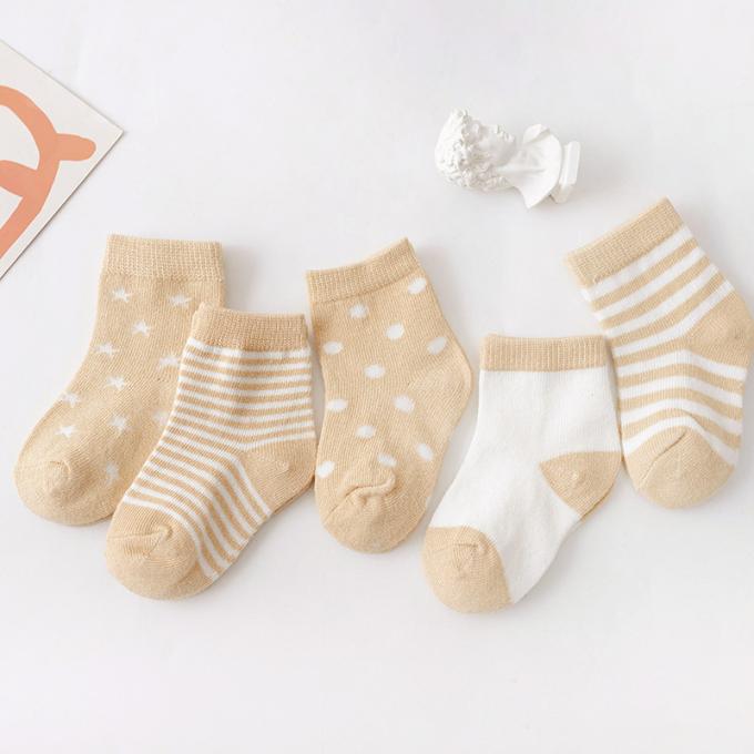 Baby trifft Biobaumwolle-Gleitschutzkarikatur hart, die nettes organisches Baby verrückte lustige Baumwollneugeborene Baumwollkundenspezifische Baby-Socken hart trifft