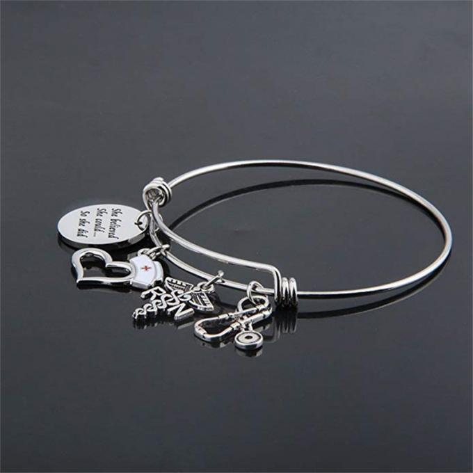 Mode 	 Frauen-Armband-Goldarmband-Buchstabe-Armband ringsum hängende Armband-Frauen