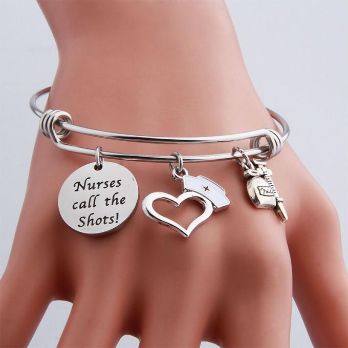 Mode 	 Frauen-Armband-Goldarmband-Buchstabe-Armband ringsum hängende Armband-Frauen