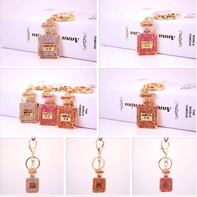 Kreatives Diamant-verziertes Damen-Parfümflascheschlüsselkette weibliches Taschen-Zusatz-Bergkristall-Metall Crystal Keychain