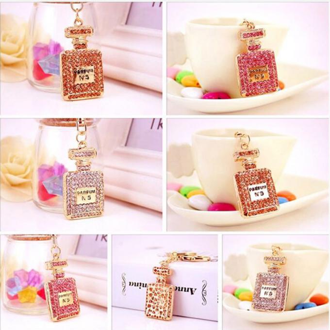 Kreatives Diamant-verziertes Damen-Parfümflascheschlüsselkette weibliches Taschen-Zusatz-Bergkristall-Metall Crystal Keychain