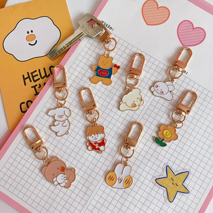 Großhandelskaninchenschlüsselkette kleines Blumen-Metallhängende Tasche verziert Zusatz-nette Karikatur Keychains für Frauen