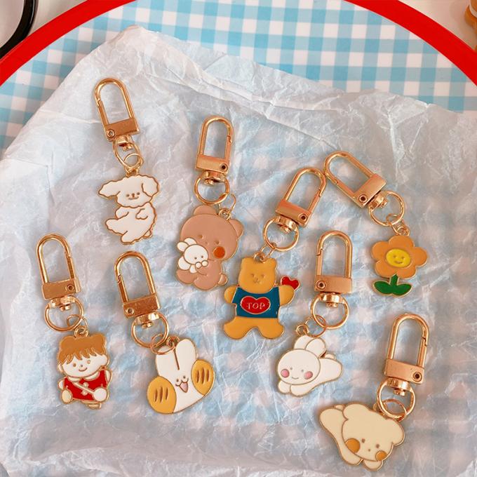 Großhandelskaninchenschlüsselkette kleines Blumen-Metallhängende Tasche verziert Zusatz-nette Karikatur Keychains für Frauen