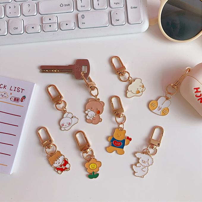 Großhandelskaninchenschlüsselkette kleines Blumen-Metallhängende Tasche verziert Zusatz-nette Karikatur Keychains für Frauen