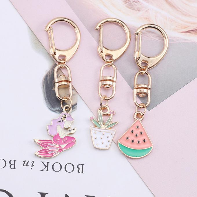 Großhandels- Schlüssel- Ring Metal Pendant Women Bag Zusätze Kristall-Keyhains Diamond Crystal Mermaids Watermelons Moon Cars für Geschenke